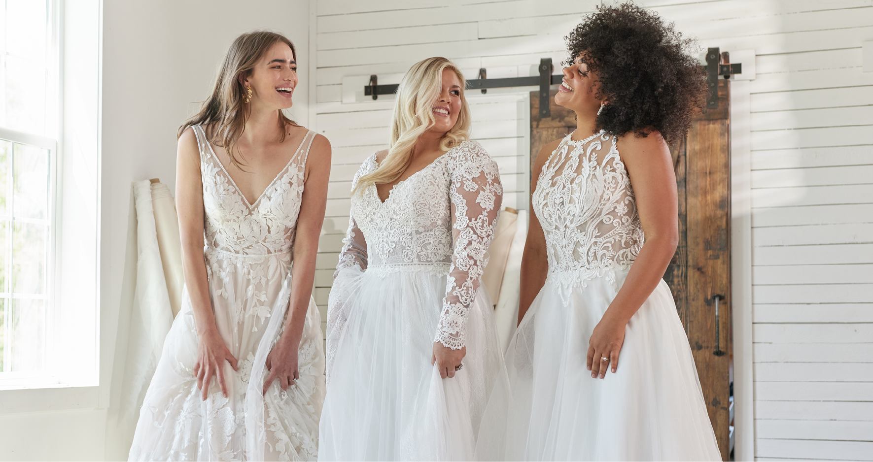 Trois mariées portant des robes de mariée Maggie Sottero de tailles différentes pour la positivité du corps