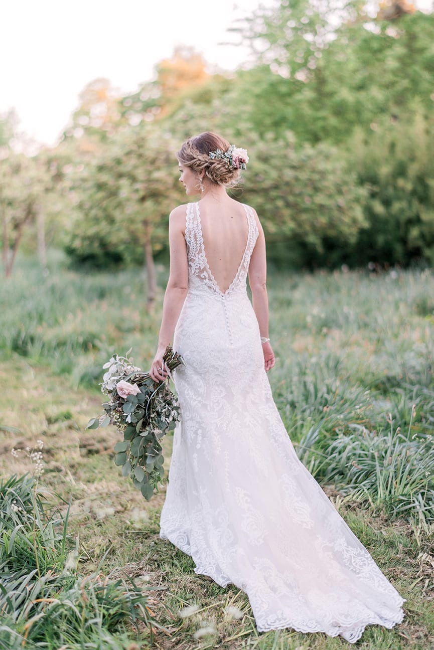 Airy and Sophisticated Nuptials with Modern Lace Wedding Dress