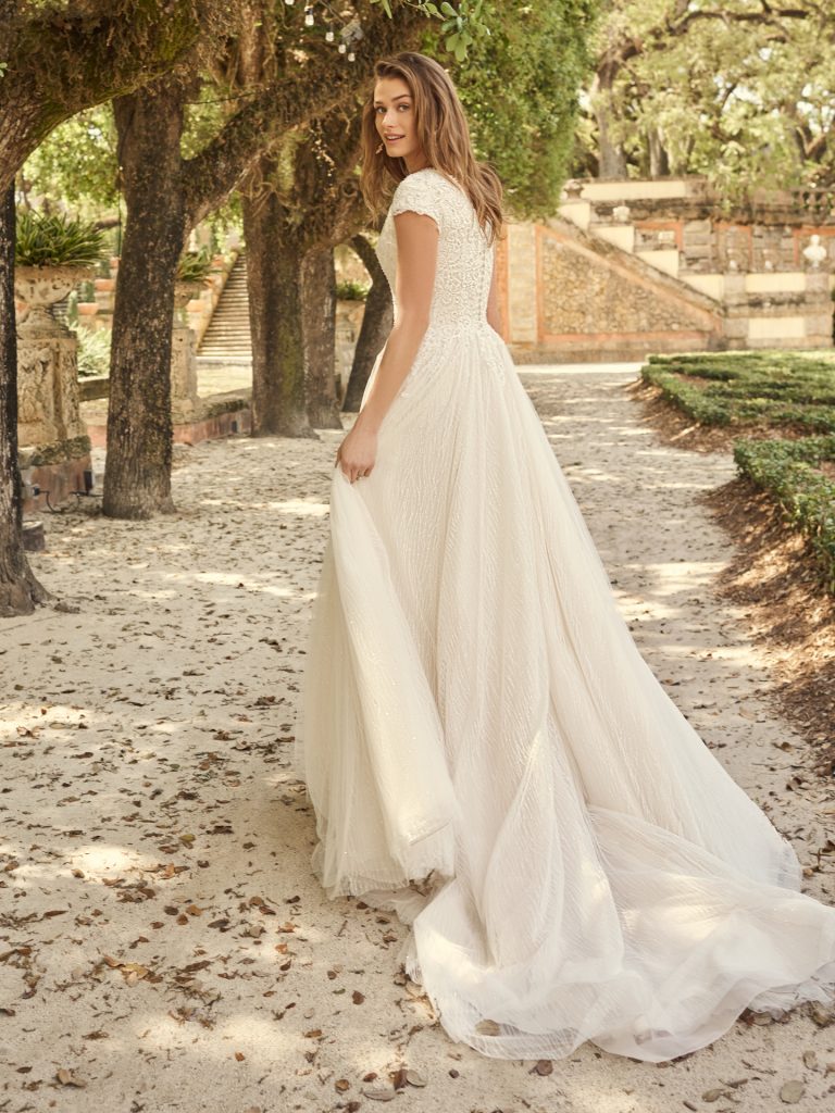 Lightweight A-line Wedding Dresses for Brides with Pear-Shaped Body ...