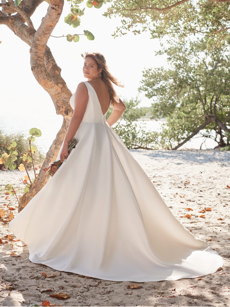 The Best Wedding Dresses for Brides with Apple-Shape Body Types