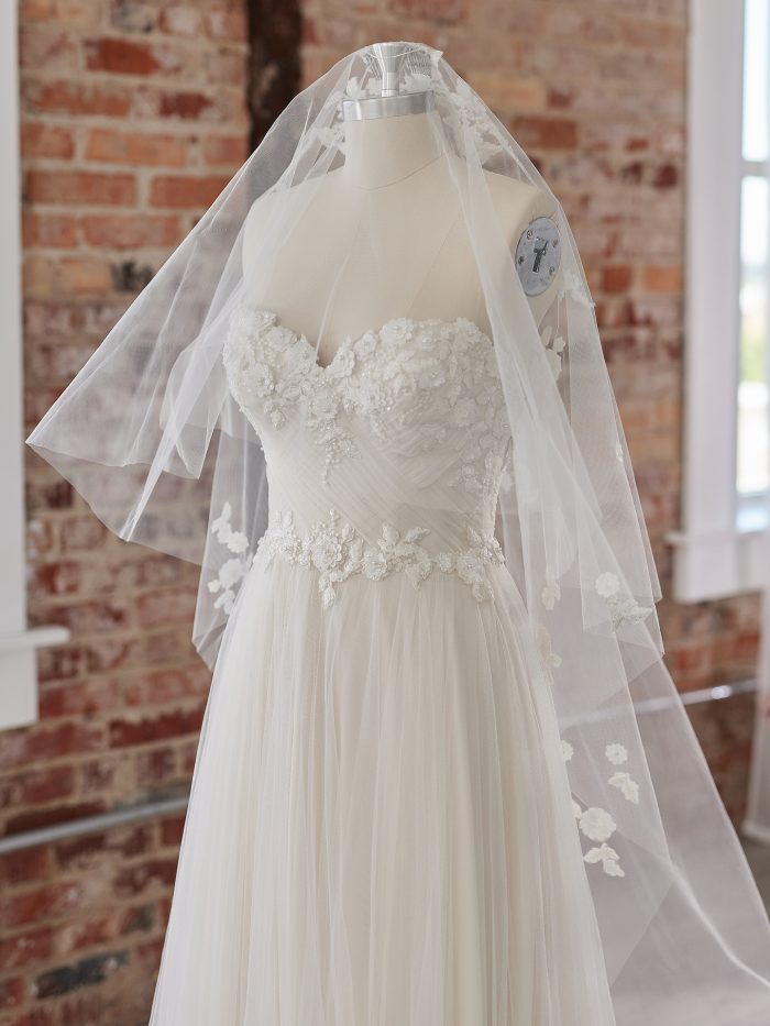 Mannequin In Two-Tier Veil Called Valetta By Maggie Sottero