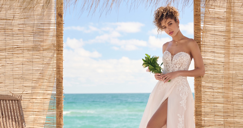 10 Sexy Beach Wedding Dresses