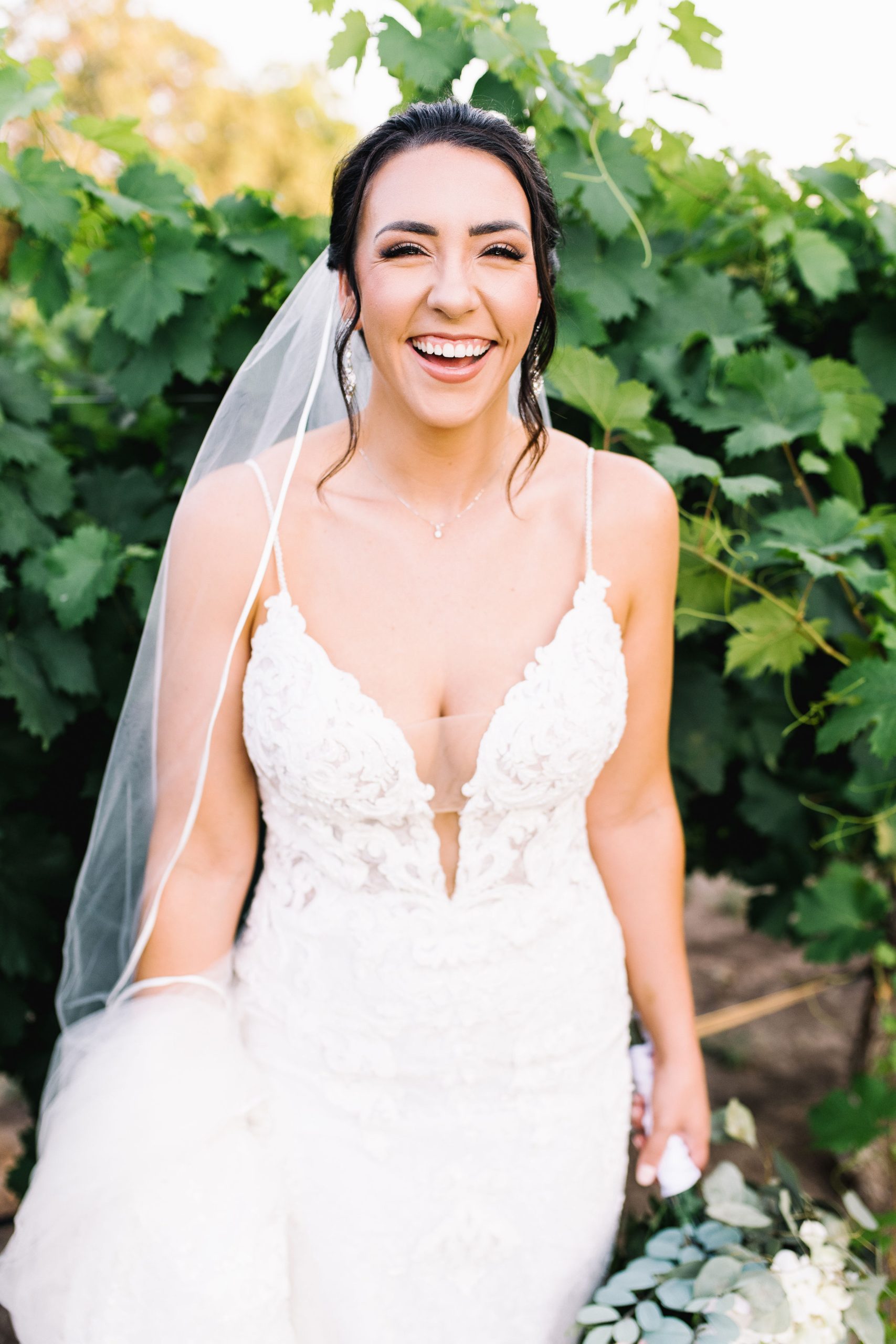 Mariée en robe de mariée sexy appelée Toscane Royale par Maggie Sottero