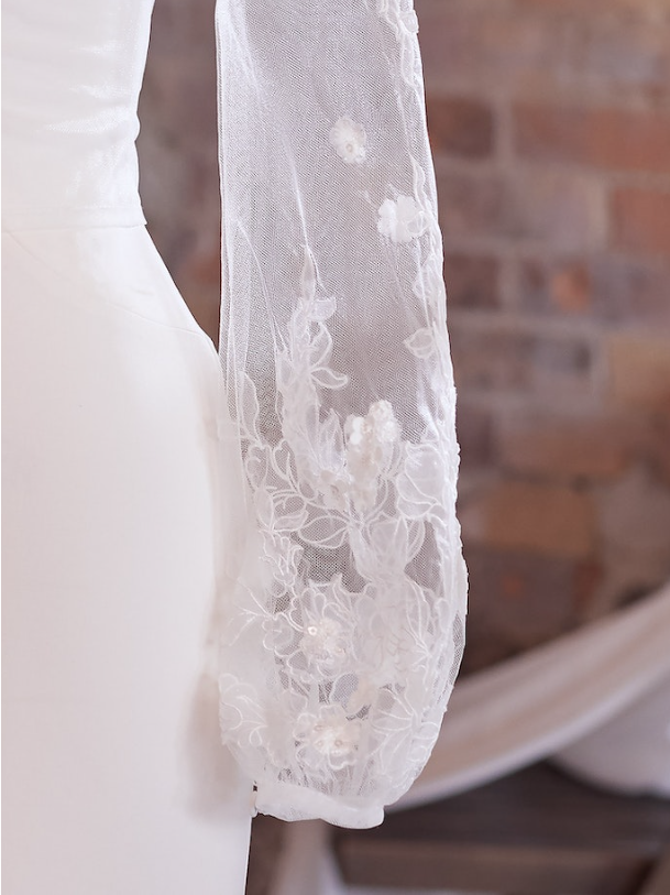 Image mannequin de la veste de mariée appelée Akari par Maggie Sottero