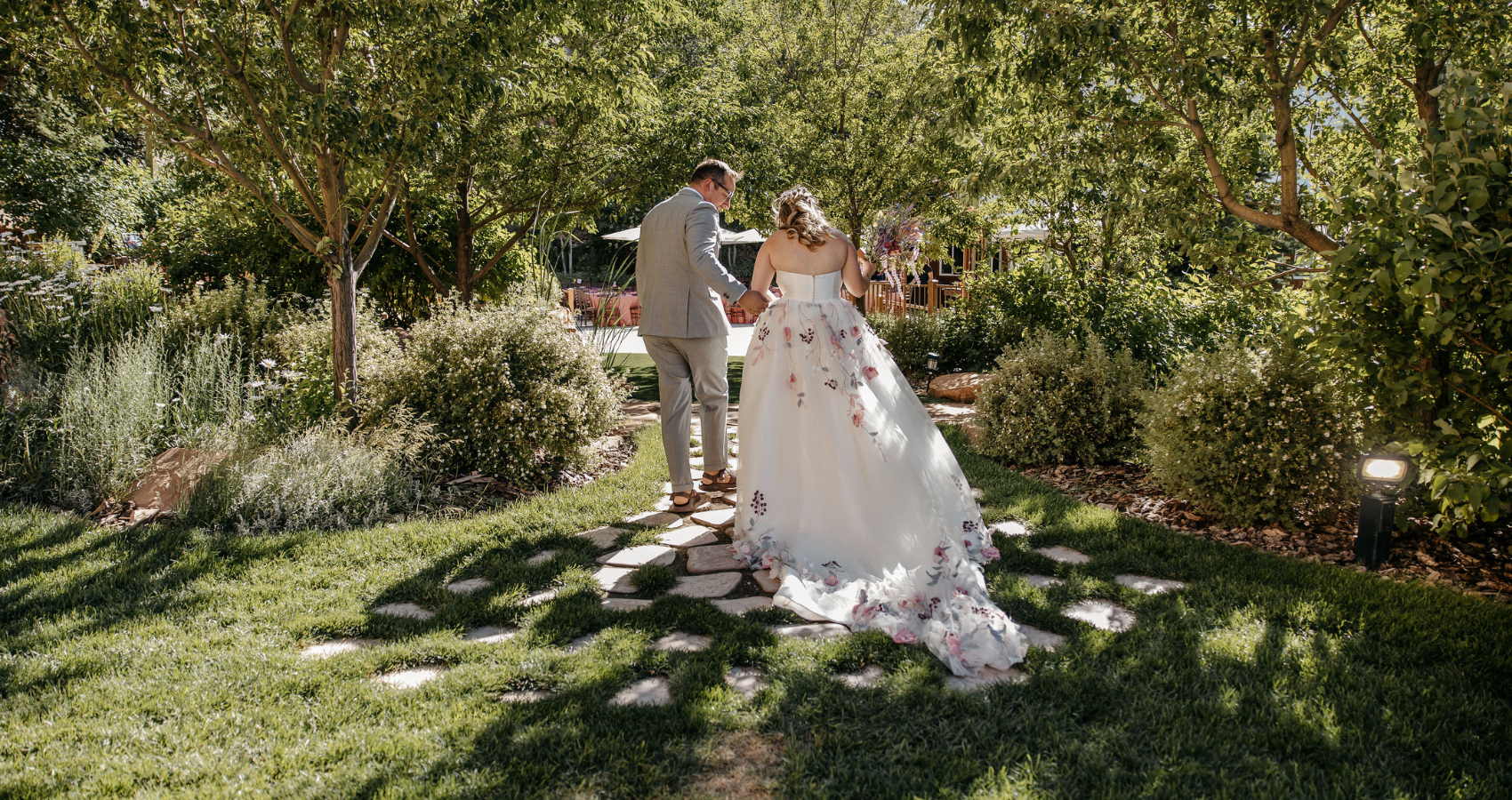 5 Showstopping Backless Wedding Dresses - Pretty Happy Love