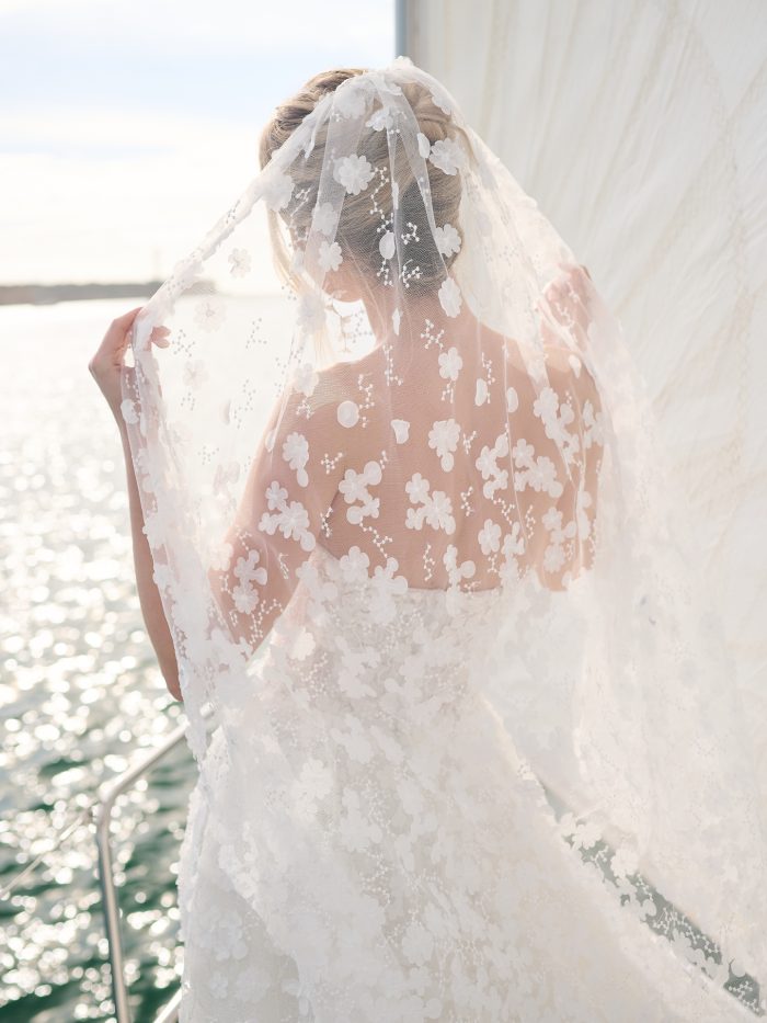 Comb vs No Comb: A Guide To Bridal Veil Attachments - Classic Veils