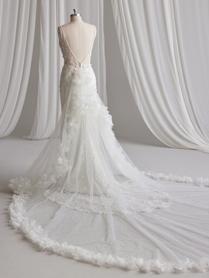 Mannequin With Detachable Overskirt Called Kahlo By Sottero And Midgely