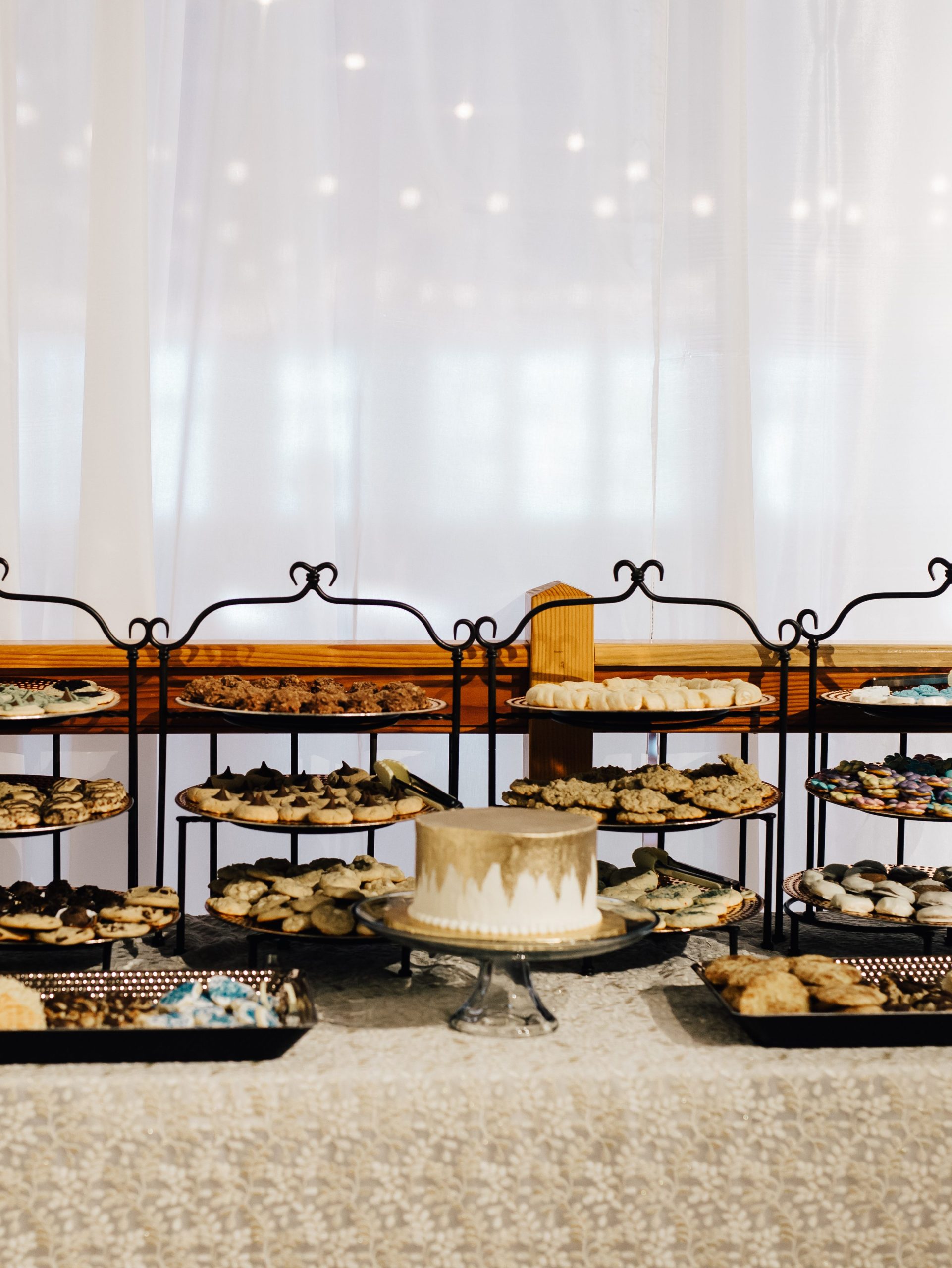 Sweet wedding catering option for brides with a wedding budget