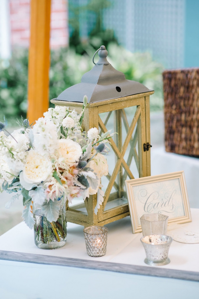 Budget-friendly wedding table centerpieces