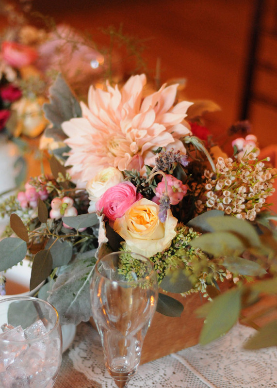 In-season floral centerpieces for brides with a budget