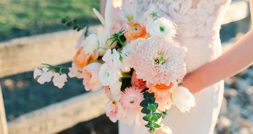 spring wedding colors bouquet