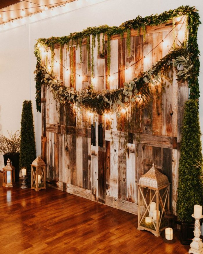 Wood backdrop at a winter wedding