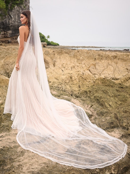 Bride wearing Iravati Veil